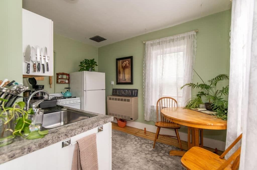 Centrally Located With Lake Views Burlington Exterior photo