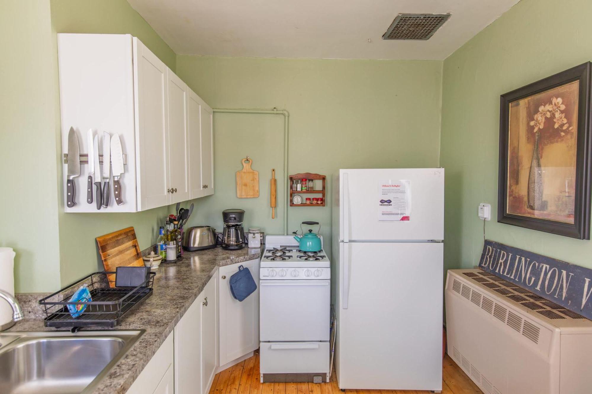 Centrally Located With Lake Views Burlington Exterior photo