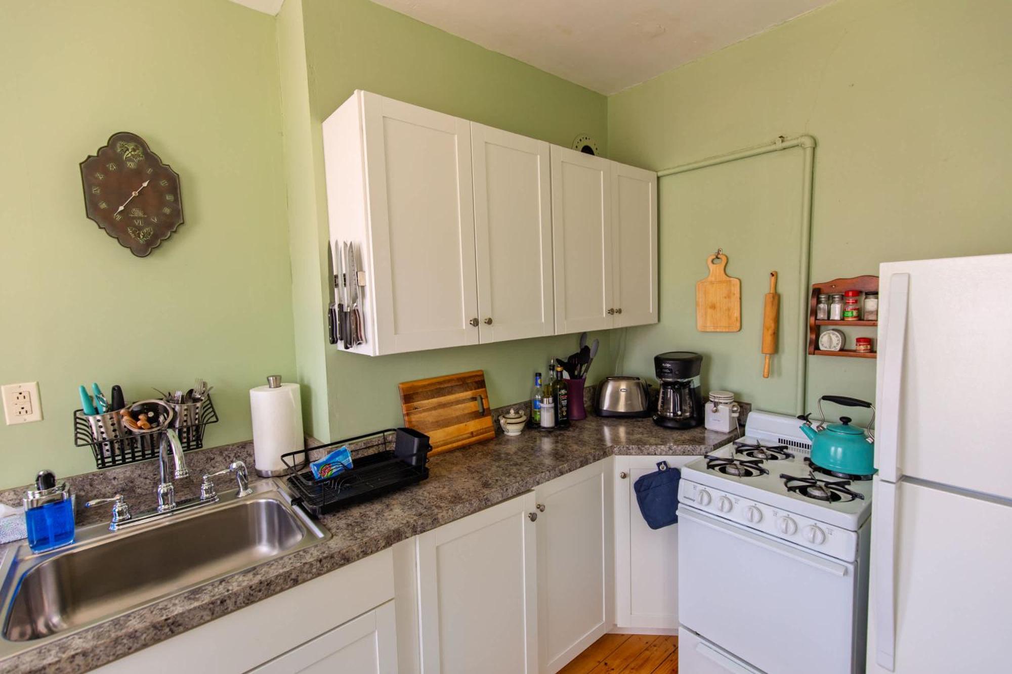 Centrally Located With Lake Views Burlington Exterior photo